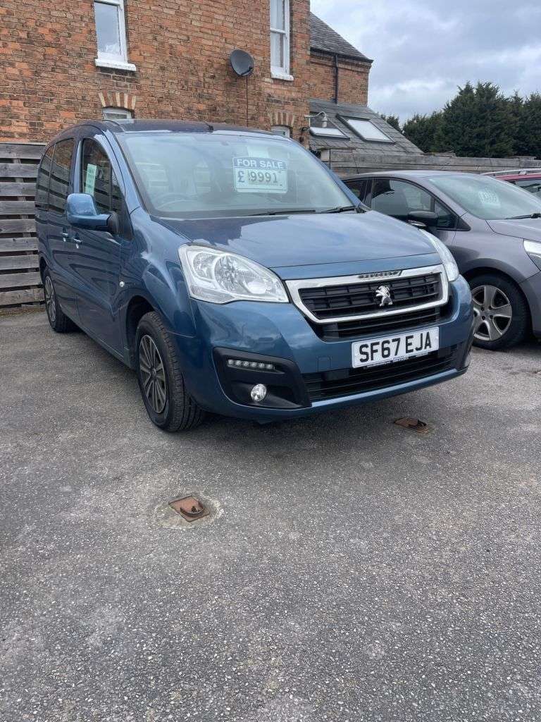 A 2018 PEUGEOT PARTNER 1.6L 5d 98 BHP A 2018 PEUGEOT PARTNER 1.6L 5d 98 BHP