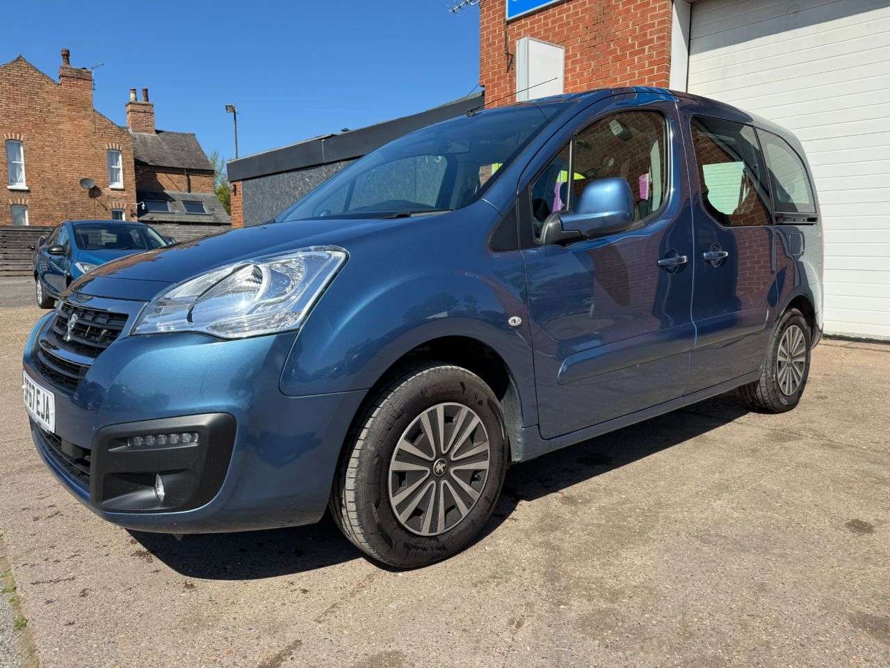 A 2018 PEUGEOT PARTNER 1.6L 5d 98 BHP A 2018 PEUGEOT PARTNER 1.6L 5d 98 BHP