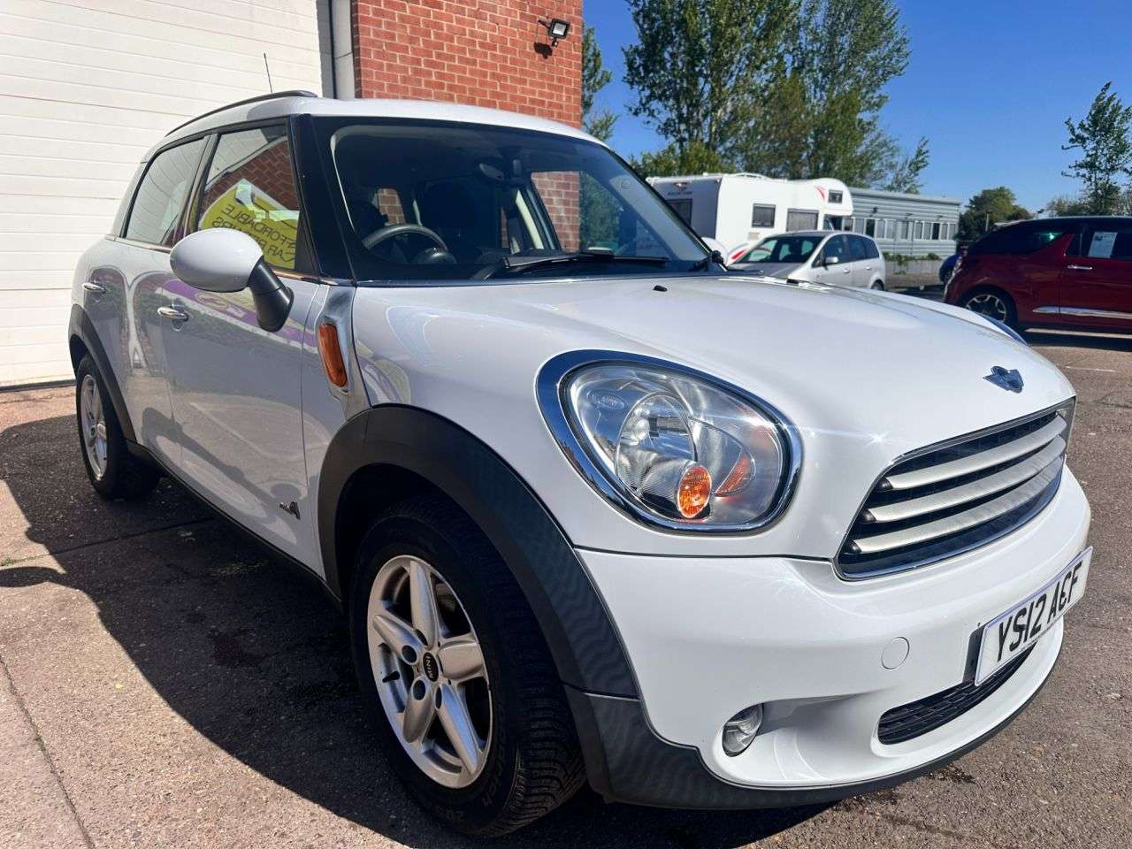 A 2012 MINI COUNTRYMAN 1.6 Cooper D SUV 5dr Diesel Manual ALL4 Euro 5 (s/s) (112 ps) A 2012 MINI COUNTRYMAN 1.6 Cooper D SUV 5dr Diesel Manual ALL4 Euro 5 (s/s) (112 ps)