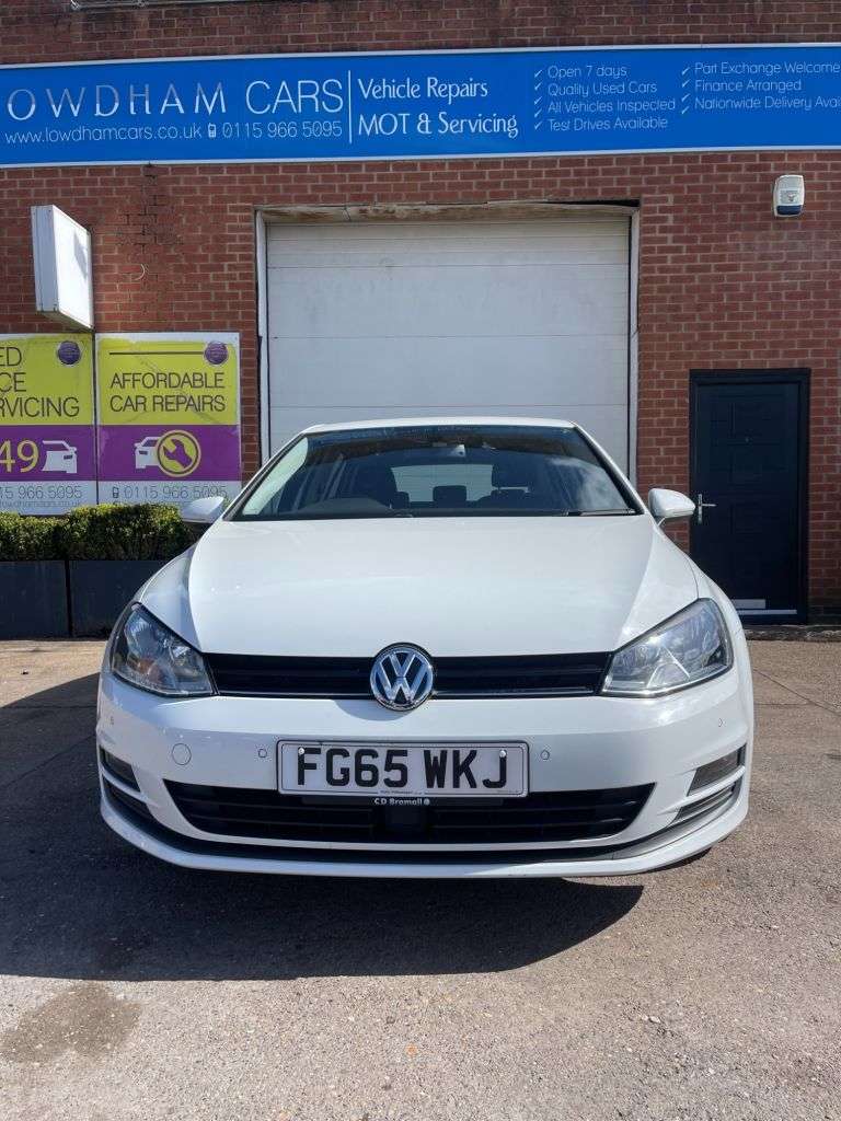 A 2015 VOLKSWAGEN GOLF 1.6 TDI BlueMotion Tech Match Hatchback 5dr Diesel Manual Euro 6 (s/s) (110 A 2015 VOLKSWAGEN GOLF 1.6 TDI BlueMotion Tech Match Hatchback 5dr Diesel Manual Euro 6 (s/s) (110