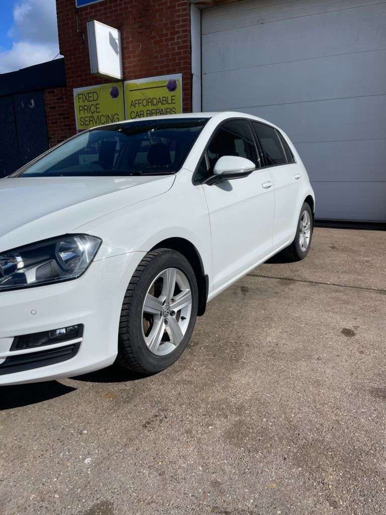 A 2015 VOLKSWAGEN GOLF 1.6 TDI BlueMotion Tech Match Hatchback 5dr Diesel Manual Euro 6 (s/s) (110 A 2015 VOLKSWAGEN GOLF 1.6 TDI BlueMotion Tech Match Hatchback 5dr Diesel Manual Euro 6 (s/s) (110