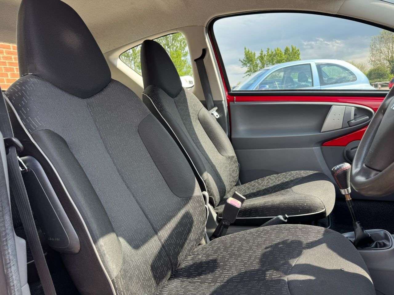 2010 PEUGEOT 107 2010 PEUGEOT 107