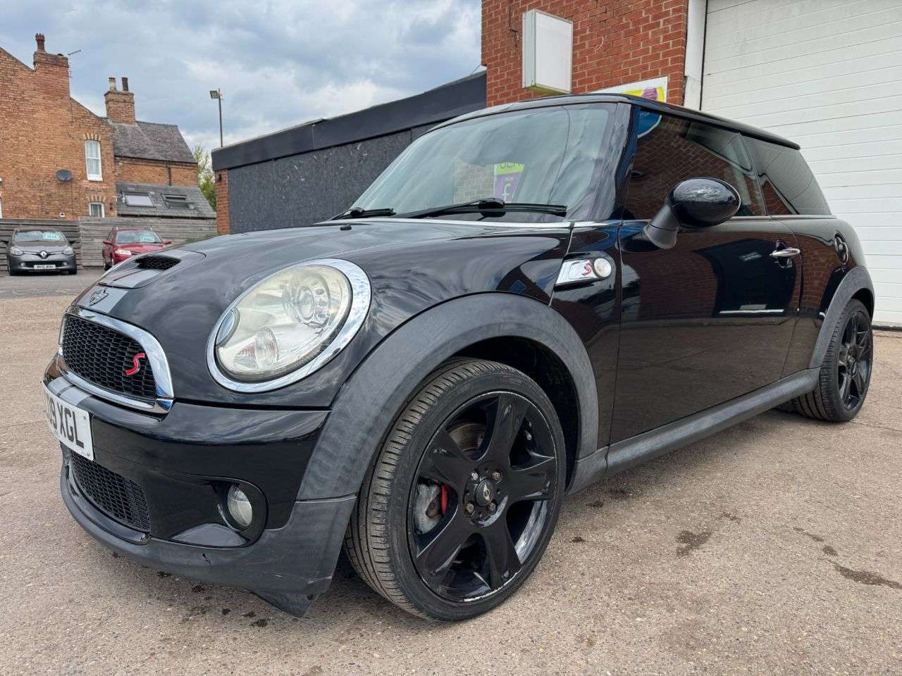 A 2009 MINI HATCH 1.6 Cooper S Hatchback 3dr Petrol Manual Euro 5 (175 ps) A 2009 MINI HATCH 1.6 Cooper S Hatchback 3dr Petrol Manual Euro 5 (175 ps)