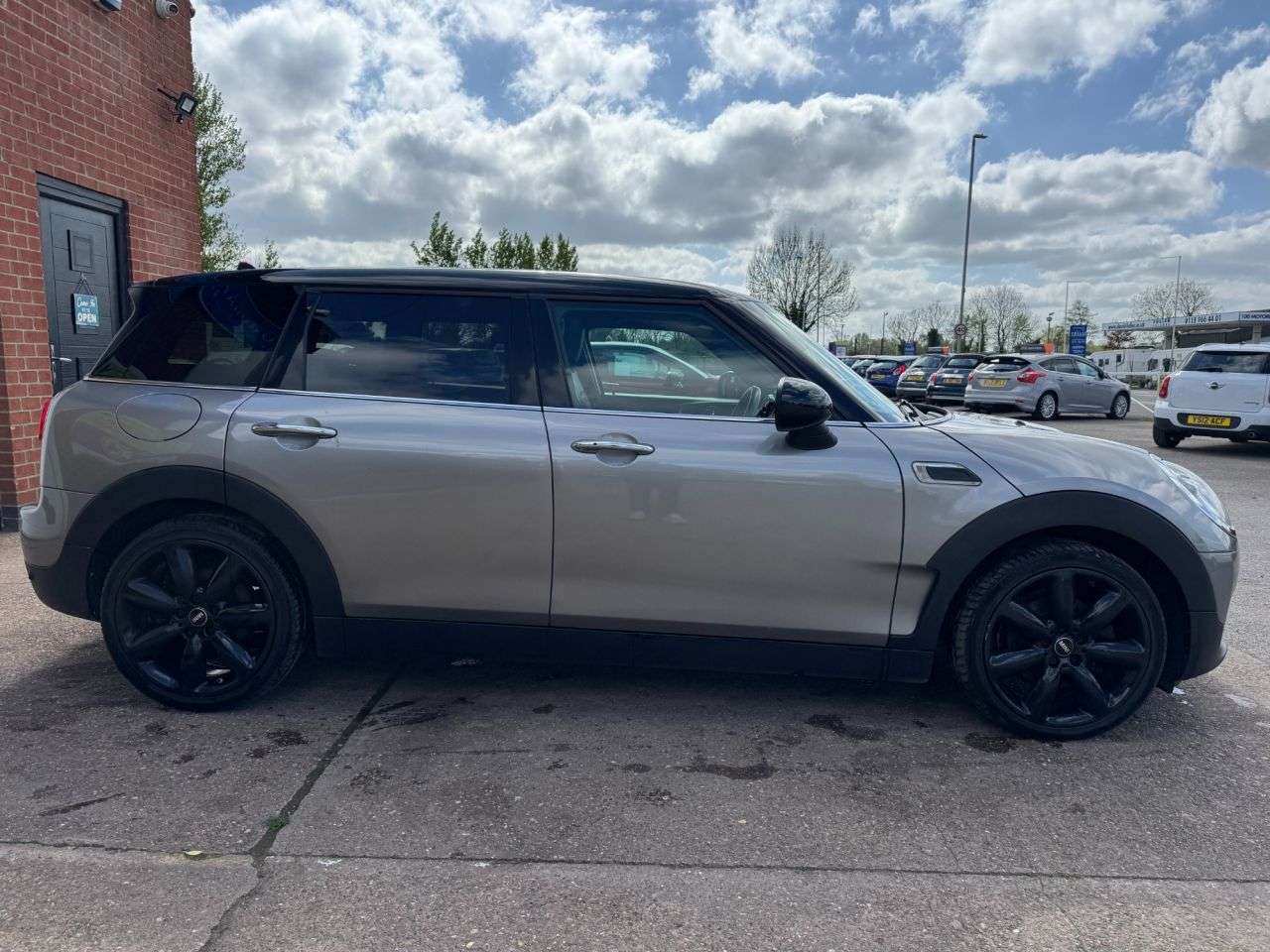 2016 MINI CLUBMAN 2016 MINI CLUBMAN