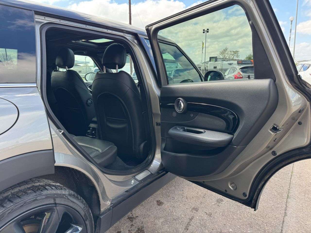 2016 MINI CLUBMAN 2016 MINI CLUBMAN