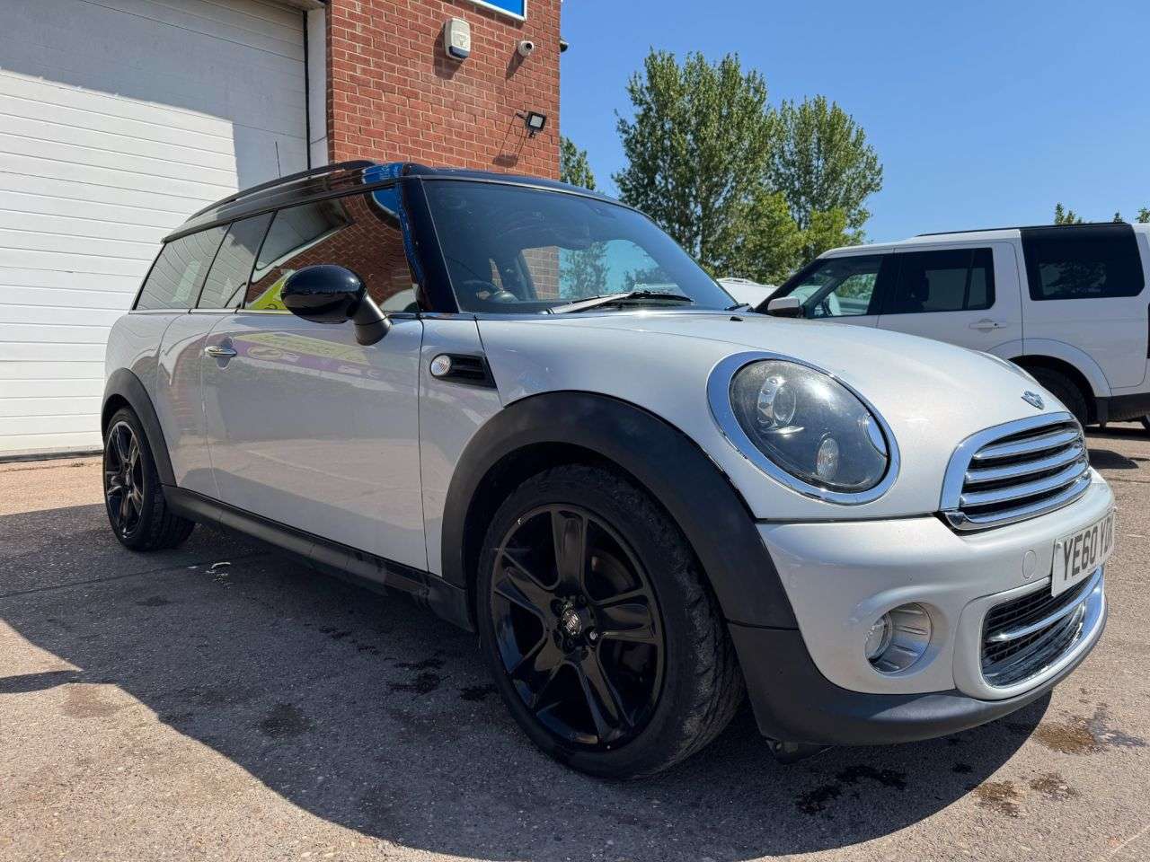 A 2010 MINI CLUBMAN 1.6 Cooper Soho Estate 5dr Petrol Manual Euro 5 (s/s) (122 ps) A 2010 MINI CLUBMAN 1.6 Cooper Soho Estate 5dr Petrol Manual Euro 5 (s/s) (122 ps)