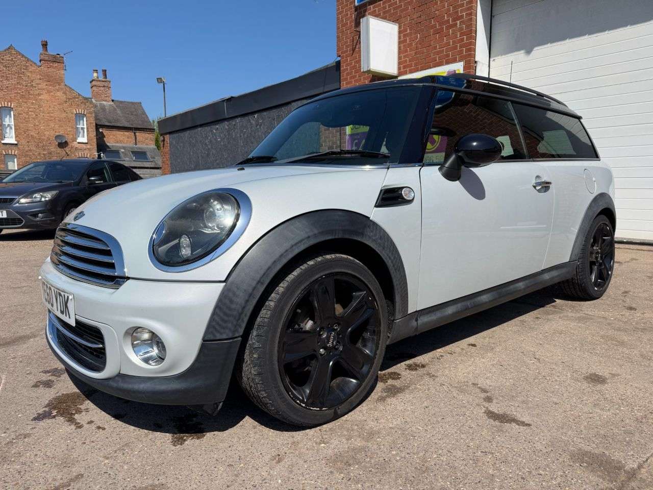 A 2010 MINI CLUBMAN 1.6 Cooper Soho Estate 5dr Petrol Manual Euro 5 (s/s) (122 ps) A 2010 MINI CLUBMAN 1.6 Cooper Soho Estate 5dr Petrol Manual Euro 5 (s/s) (122 ps)