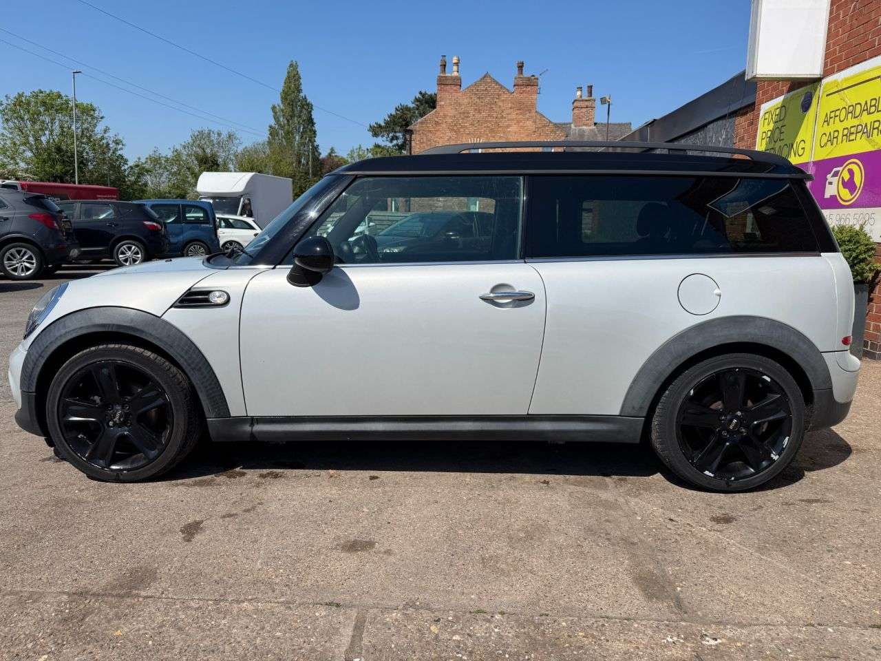 A 2010 MINI CLUBMAN 1.6 Cooper Soho Estate 5dr Petrol Manual Euro 5 (s/s) (122 ps) A 2010 MINI CLUBMAN 1.6 Cooper Soho Estate 5dr Petrol Manual Euro 5 (s/s) (122 ps)