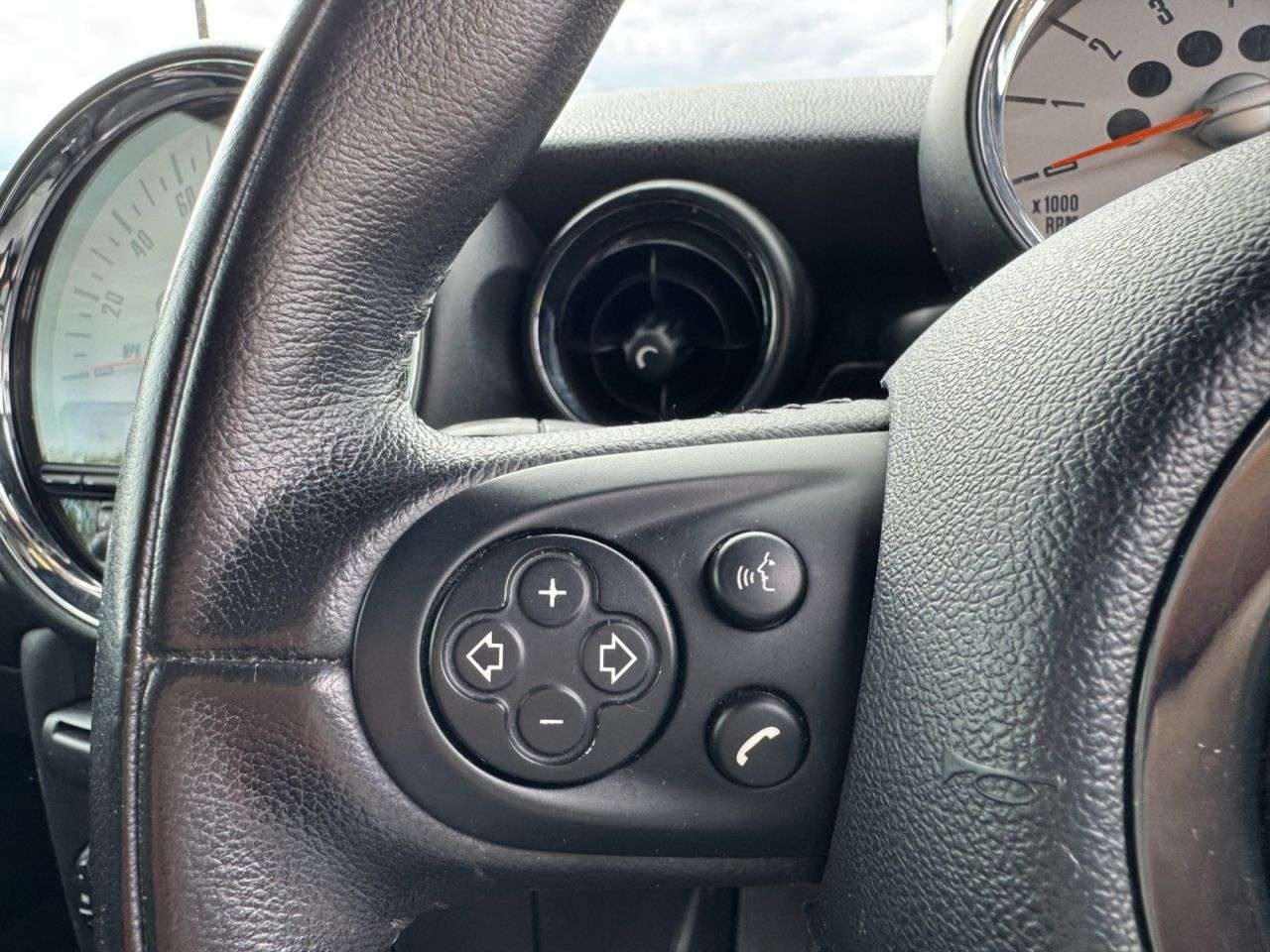 2010 MINI CLUBMAN 2010 MINI CLUBMAN