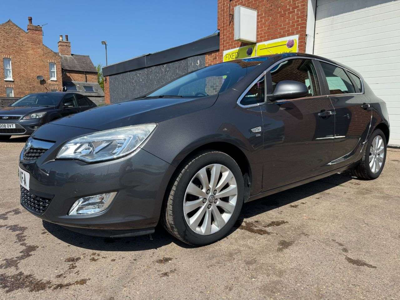 A 2011 VAUXHALL ASTRA 1.6 16v SE Hatchback 5dr Petrol Auto Euro 5 (115 ps) A 2011 VAUXHALL ASTRA 1.6 16v SE Hatchback 5dr Petrol Auto Euro 5 (115 ps)