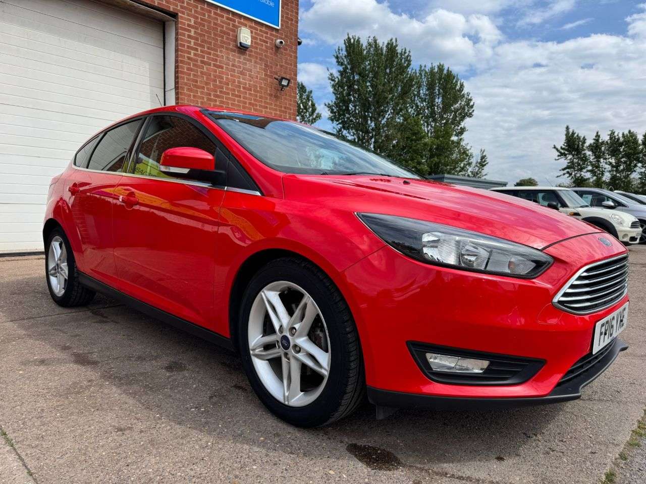 A 2016 FORD FOCUS 1.0T EcoBoost Zetec Hatchback 5dr Petrol Manual Euro 6 (s/s) (100 ps) A 2016 FORD FOCUS 1.0T EcoBoost Zetec Hatchback 5dr Petrol Manual Euro 6 (s/s) (100 ps)