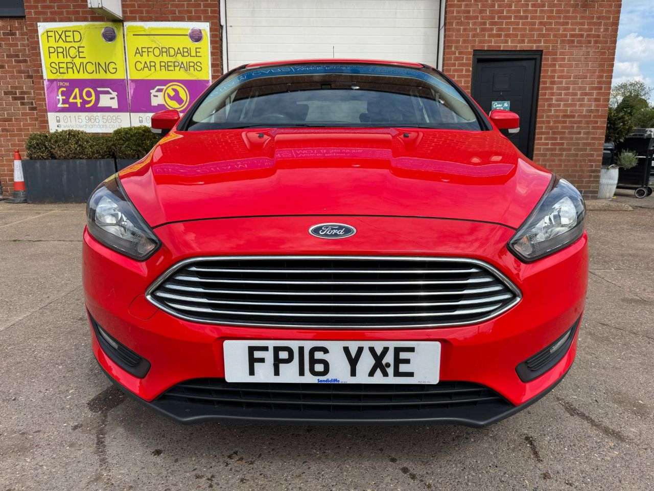 A 2016 FORD FOCUS 1.0T EcoBoost Zetec Hatchback 5dr Petrol Manual Euro 6 (s/s) (100 ps) A 2016 FORD FOCUS 1.0T EcoBoost Zetec Hatchback 5dr Petrol Manual Euro 6 (s/s) (100 ps)