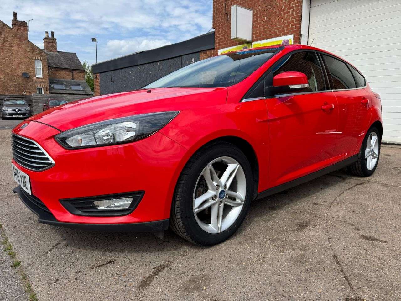 A 2016 FORD FOCUS 1.0T EcoBoost Zetec Hatchback 5dr Petrol Manual Euro 6 (s/s) (100 ps) A 2016 FORD FOCUS 1.0T EcoBoost Zetec Hatchback 5dr Petrol Manual Euro 6 (s/s) (100 ps)