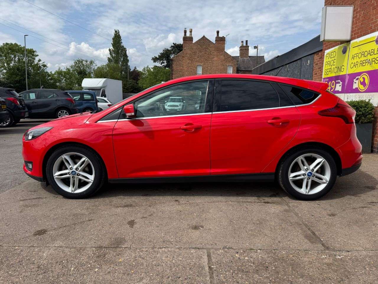 A 2016 FORD FOCUS 1.0T EcoBoost Zetec Hatchback 5dr Petrol Manual Euro 6 (s/s) (100 ps) A 2016 FORD FOCUS 1.0T EcoBoost Zetec Hatchback 5dr Petrol Manual Euro 6 (s/s) (100 ps)