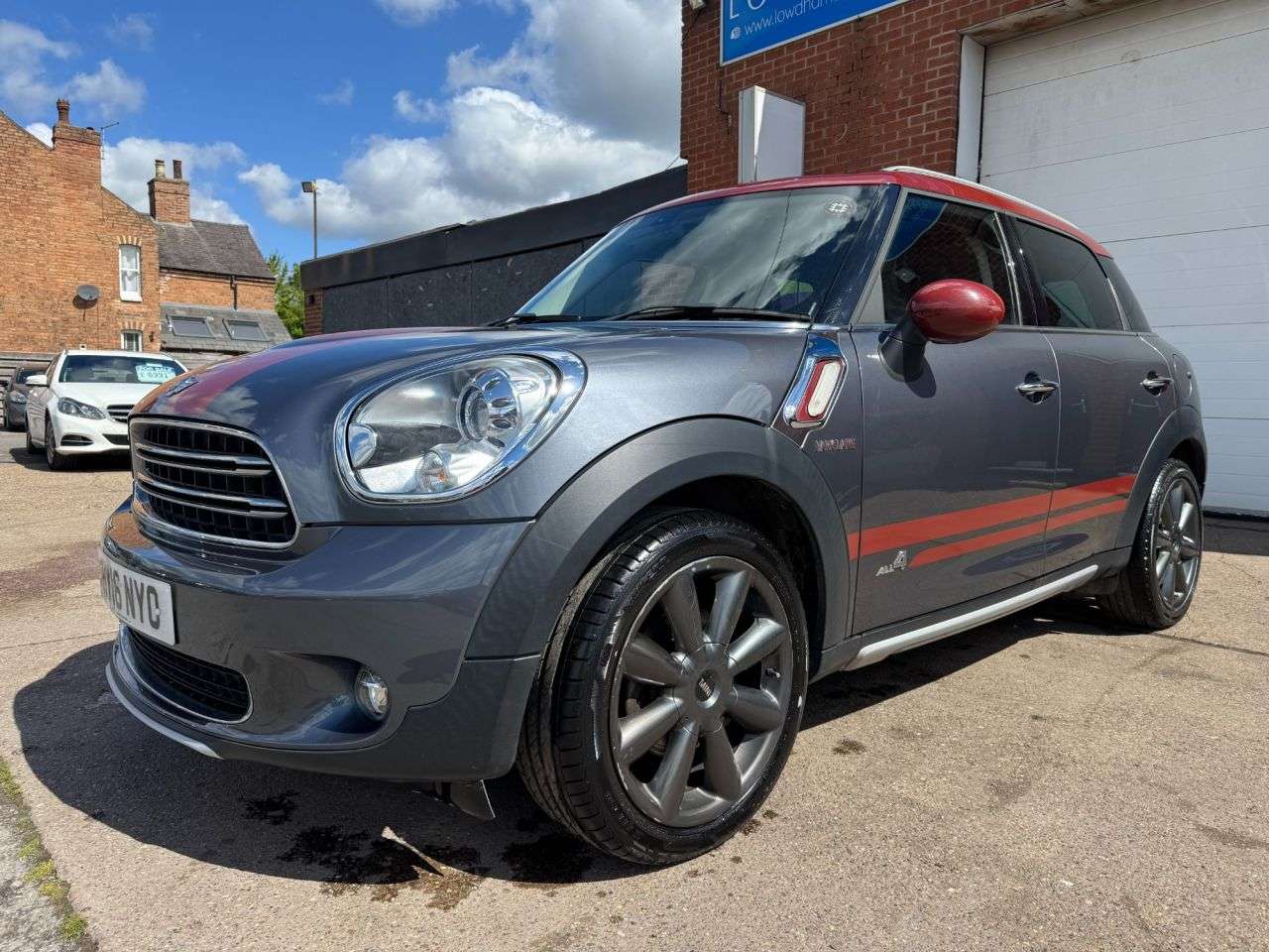 A 2016 MINI COUNTRYMAN 1.6 Cooper Park Lane SUV 5dr Petrol Auto ALL4 Euro 6 (122 ps) A 2016 MINI COUNTRYMAN 1.6 Cooper Park Lane SUV 5dr Petrol Auto ALL4 Euro 6 (122 ps)