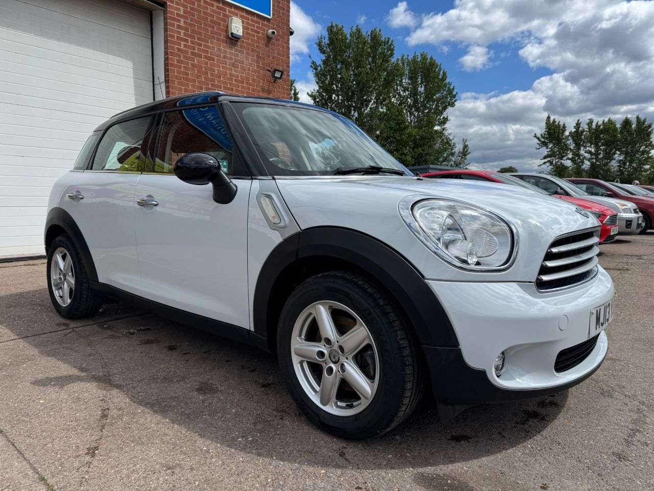A 2013 MINI COUNTRYMAN 1.6 Cooper SUV 5dr Petrol Manual Euro 6 (s/s) (122 ps) A 2013 MINI COUNTRYMAN 1.6 Cooper SUV 5dr Petrol Manual Euro 6 (s/s) (122 ps)