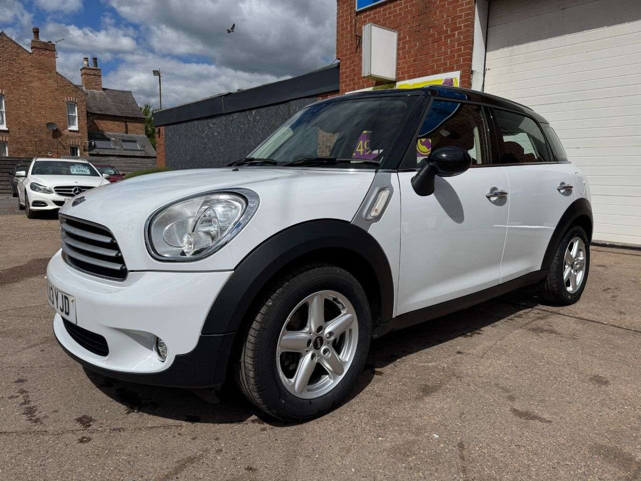 A 2013 MINI COUNTRYMAN 1.6 Cooper SUV 5dr Petrol Manual Euro 6 (s/s) (122 ps) A 2013 MINI COUNTRYMAN 1.6 Cooper SUV 5dr Petrol Manual Euro 6 (s/s) (122 ps)