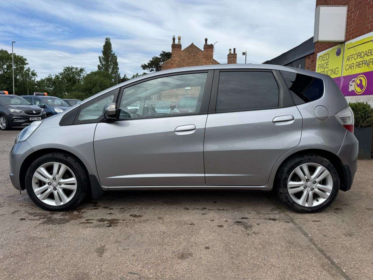 A 2009 HONDA JAZZ 1.4 i-VTEC EX Hatchback 5dr Petrol i SHIFT Euro 4 (100 ps) A 2009 HONDA JAZZ 1.4 i-VTEC EX Hatchback 5dr Petrol i SHIFT Euro 4 (100 ps)