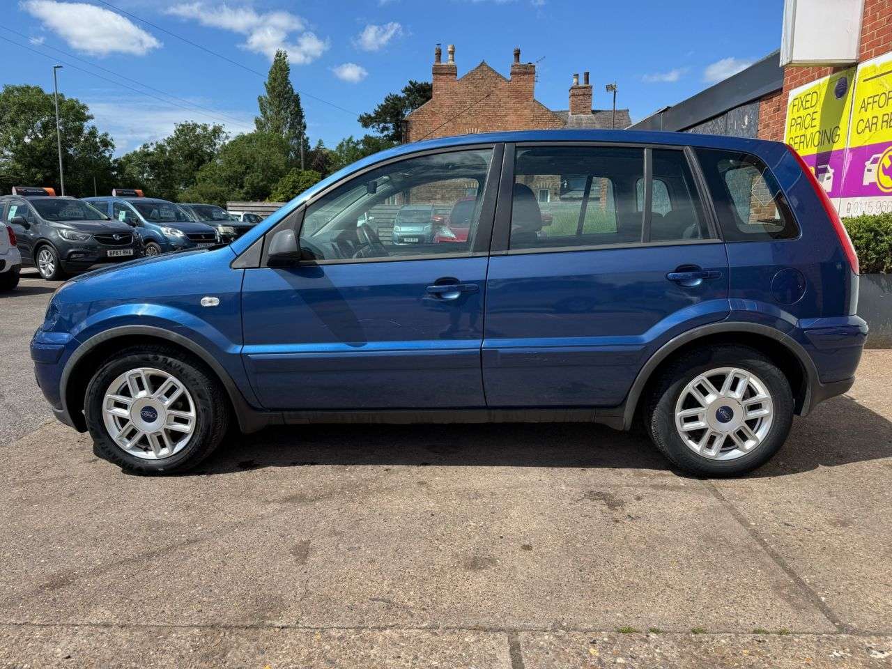 A 2009 FORD FUSION 1.6 Zetec Climate Hatchback 5dr Petrol Automatic (181 g/km, 99 bhp) A 2009 FORD FUSION 1.6 Zetec Climate Hatchback 5dr Petrol Automatic (181 g/km, 99 bhp)