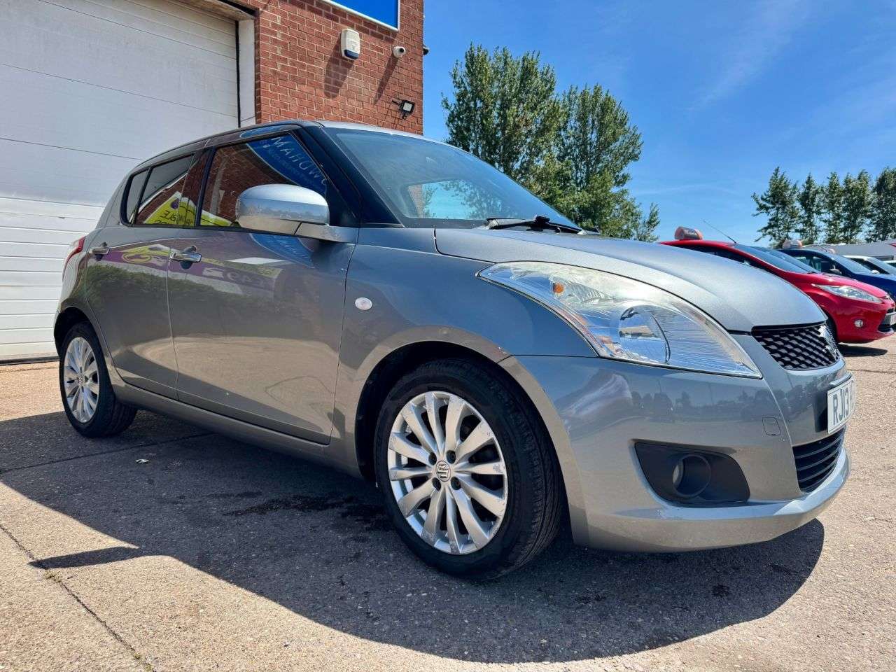 A 2013 SUZUKI SWIFT 1.2 SZ4 Hatchback 5dr Petrol Auto Euro 5 (94 ps) A 2013 SUZUKI SWIFT 1.2 SZ4 Hatchback 5dr Petrol Auto Euro 5 (94 ps)