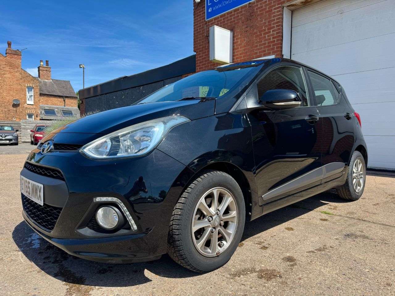 A 2015 HYUNDAI I10 1.2 Premium Hatchback 5dr Petrol Manual Euro 5 (87 ps) A 2015 HYUNDAI I10 1.2 Premium Hatchback 5dr Petrol Manual Euro 5 (87 ps)