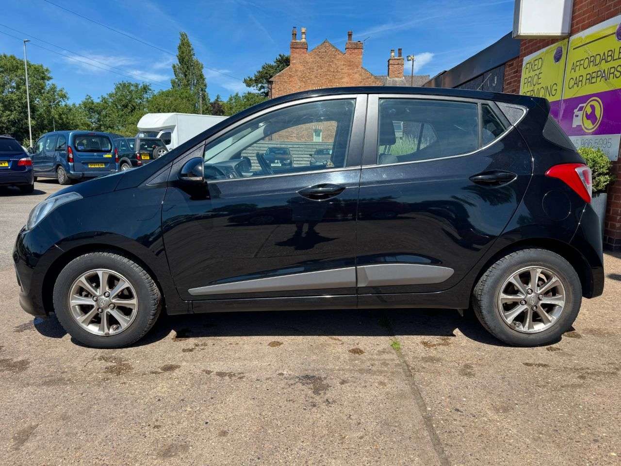 A 2015 HYUNDAI I10 1.2 Premium Hatchback 5dr Petrol Manual Euro 5 (87 ps) A 2015 HYUNDAI I10 1.2 Premium Hatchback 5dr Petrol Manual Euro 5 (87 ps)