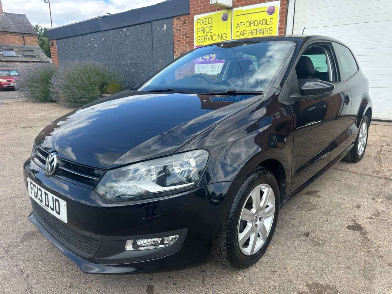 A 2013 VOLKSWAGEN POLO 1.2 Match Edition Hatchback 3dr Petrol Manual Euro 5 (60 ps) A 2013 VOLKSWAGEN POLO 1.2 Match Edition Hatchback 3dr Petrol Manual Euro 5 (60 ps)