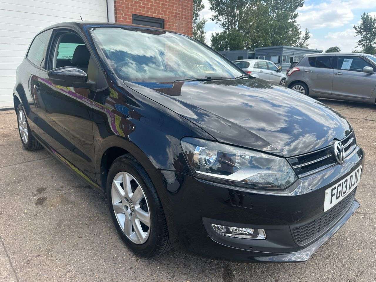 A 2013 VOLKSWAGEN POLO 1.2 Match Edition Hatchback 3dr Petrol Manual Euro 5 (60 ps) A 2013 VOLKSWAGEN POLO 1.2 Match Edition Hatchback 3dr Petrol Manual Euro 5 (60 ps)