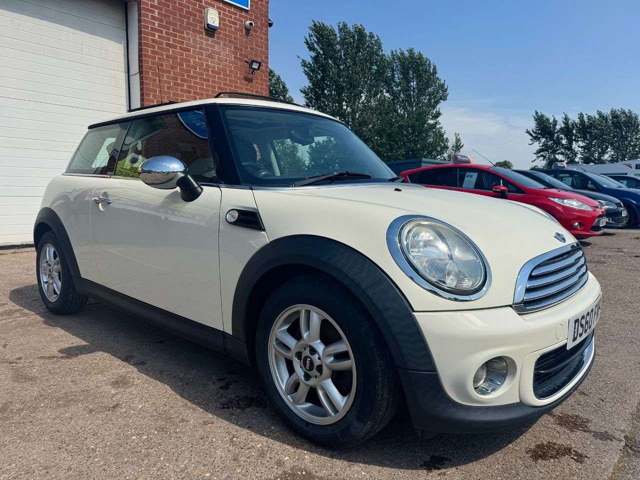 A 2011 MINI HATCH 1.6 One Hatchback 3dr Petrol Manual Euro 5 (98 ps) A 2011 MINI HATCH 1.6 One Hatchback 3dr Petrol Manual Euro 5 (98 ps)