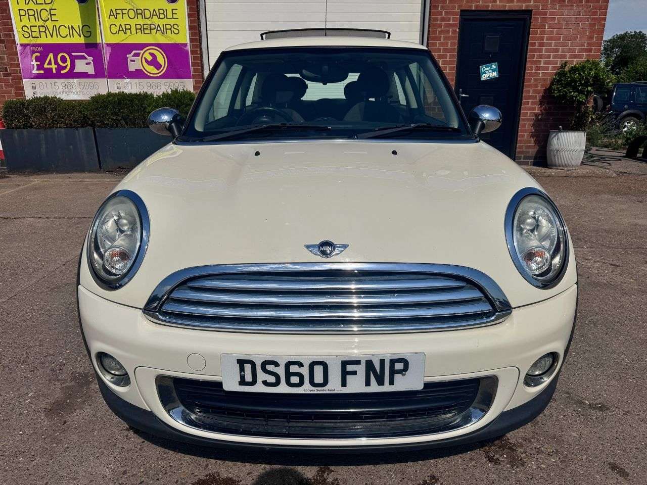 A 2011 MINI HATCH 1.6 One Hatchback 3dr Petrol Manual Euro 5 (98 ps) A 2011 MINI HATCH 1.6 One Hatchback 3dr Petrol Manual Euro 5 (98 ps)