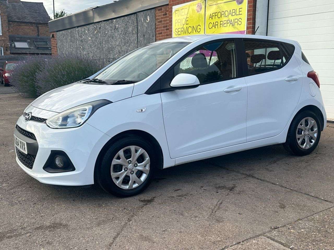 A 2014 HYUNDAI I10 1.0 SE Hatchback 5dr Petrol Manual Euro 5 (66 ps) A 2014 HYUNDAI I10 1.0 SE Hatchback 5dr Petrol Manual Euro 5 (66 ps)