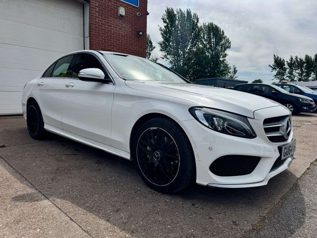 A 2015 MERCEDES-BENZ C CLASS 2.1 C220 BlueTEC AMG Line Saloon 4dr Diesel G-Tronic+ Euro 6 (s/s) (170 ps) A 2015 MERCEDES-BENZ C CLASS 2.1 C220 BlueTEC AMG Line Saloon 4dr Diesel G-Tronic+ Euro 6 (s/s) (170 ps)