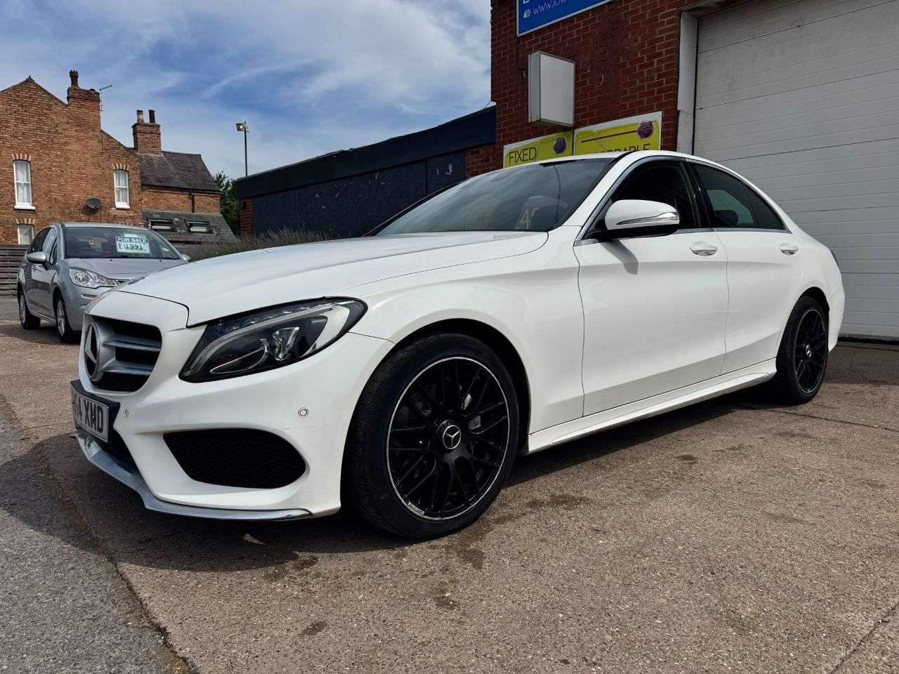 A 2015 MERCEDES-BENZ C CLASS 2.1 C220 BlueTEC AMG Line Saloon 4dr Diesel G-Tronic+ Euro 6 (s/s) (170 ps) A 2015 MERCEDES-BENZ C CLASS 2.1 C220 BlueTEC AMG Line Saloon 4dr Diesel G-Tronic+ Euro 6 (s/s) (170 ps)