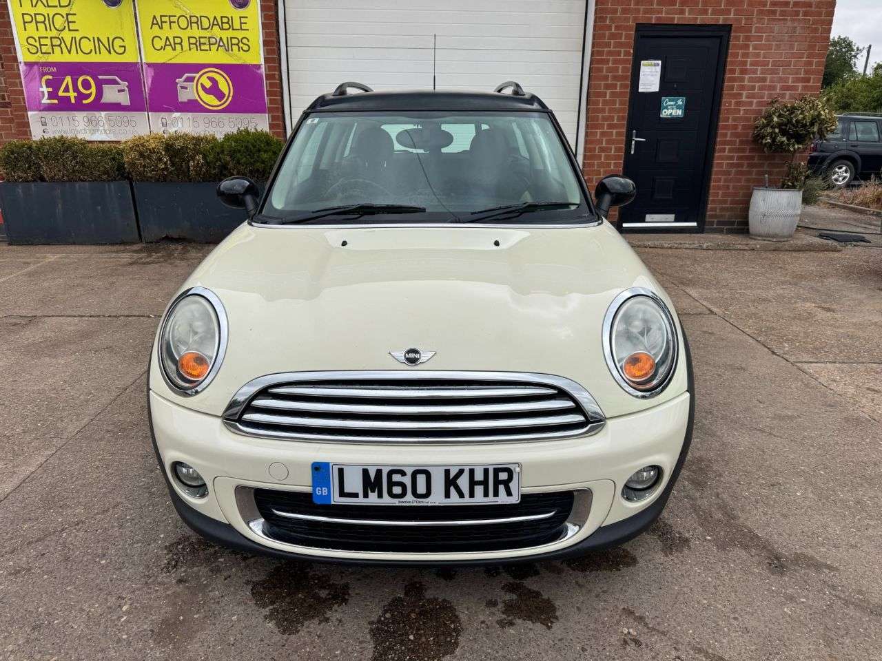 A 2010 MINI CLUBMAN 1.6 Cooper Estate 5dr Petrol Manual Euro 5 (122 ps) A 2010 MINI CLUBMAN 1.6 Cooper Estate 5dr Petrol Manual Euro 5 (122 ps)