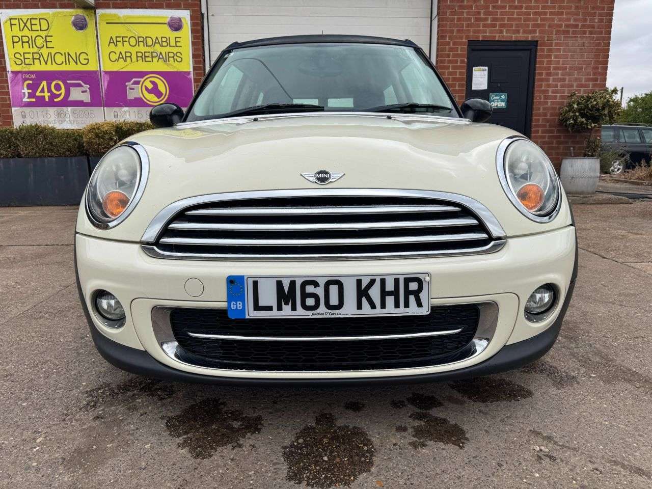 A 2010 MINI CLUBMAN 1.6 Cooper Estate 5dr Petrol Manual Euro 5 (122 ps) A 2010 MINI CLUBMAN 1.6 Cooper Estate 5dr Petrol Manual Euro 5 (122 ps)