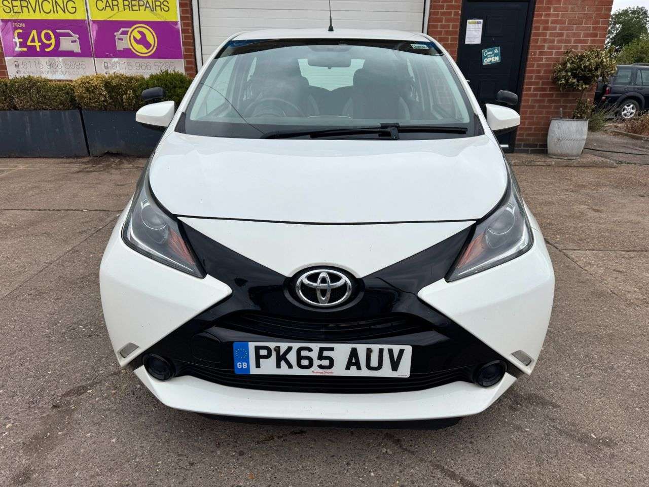 A 2015 TOYOTA AYGO 1.0 VVT-i x-play Hatchback 5dr Petrol Manual Euro 5 Euro 5 (68 ps) A 2015 TOYOTA AYGO 1.0 VVT-i x-play Hatchback 5dr Petrol Manual Euro 5 Euro 5 (68 ps)