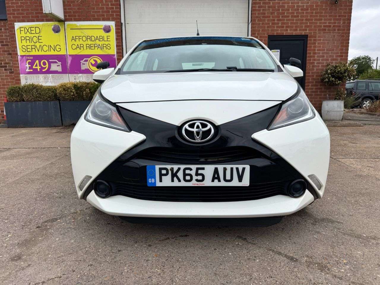 A 2015 TOYOTA AYGO 1.0 VVT-i x-play Hatchback 5dr Petrol Manual Euro 5 Euro 5 (68 ps) A 2015 TOYOTA AYGO 1.0 VVT-i x-play Hatchback 5dr Petrol Manual Euro 5 Euro 5 (68 ps)