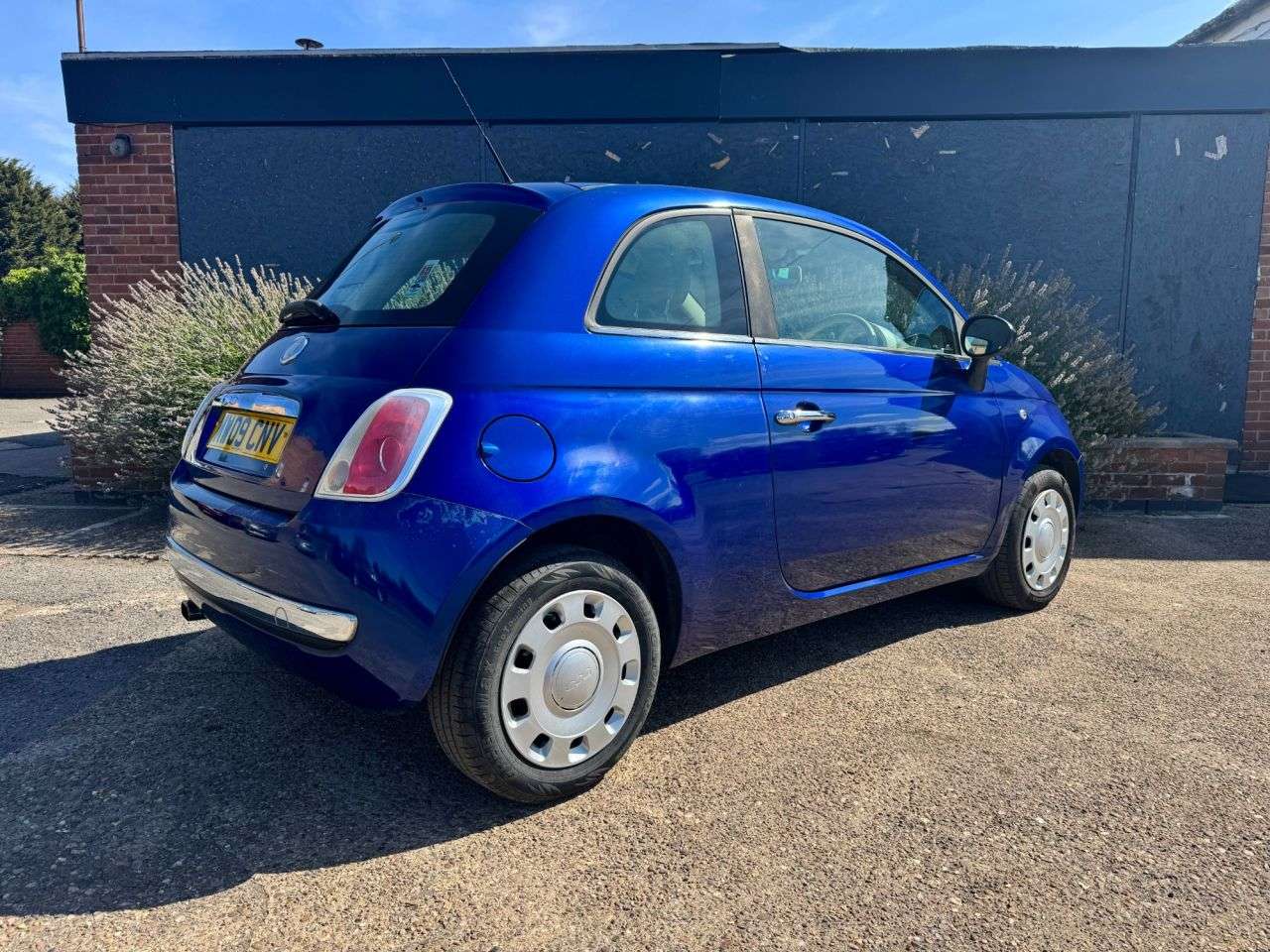 A 2009 FIAT 500 1.2 Pop Hatchback 3dr Petrol Manual Euro 5 (s/s) (69 bhp) A 2009 FIAT 500 1.2 Pop Hatchback 3dr Petrol Manual Euro 5 (s/s) (69 bhp)