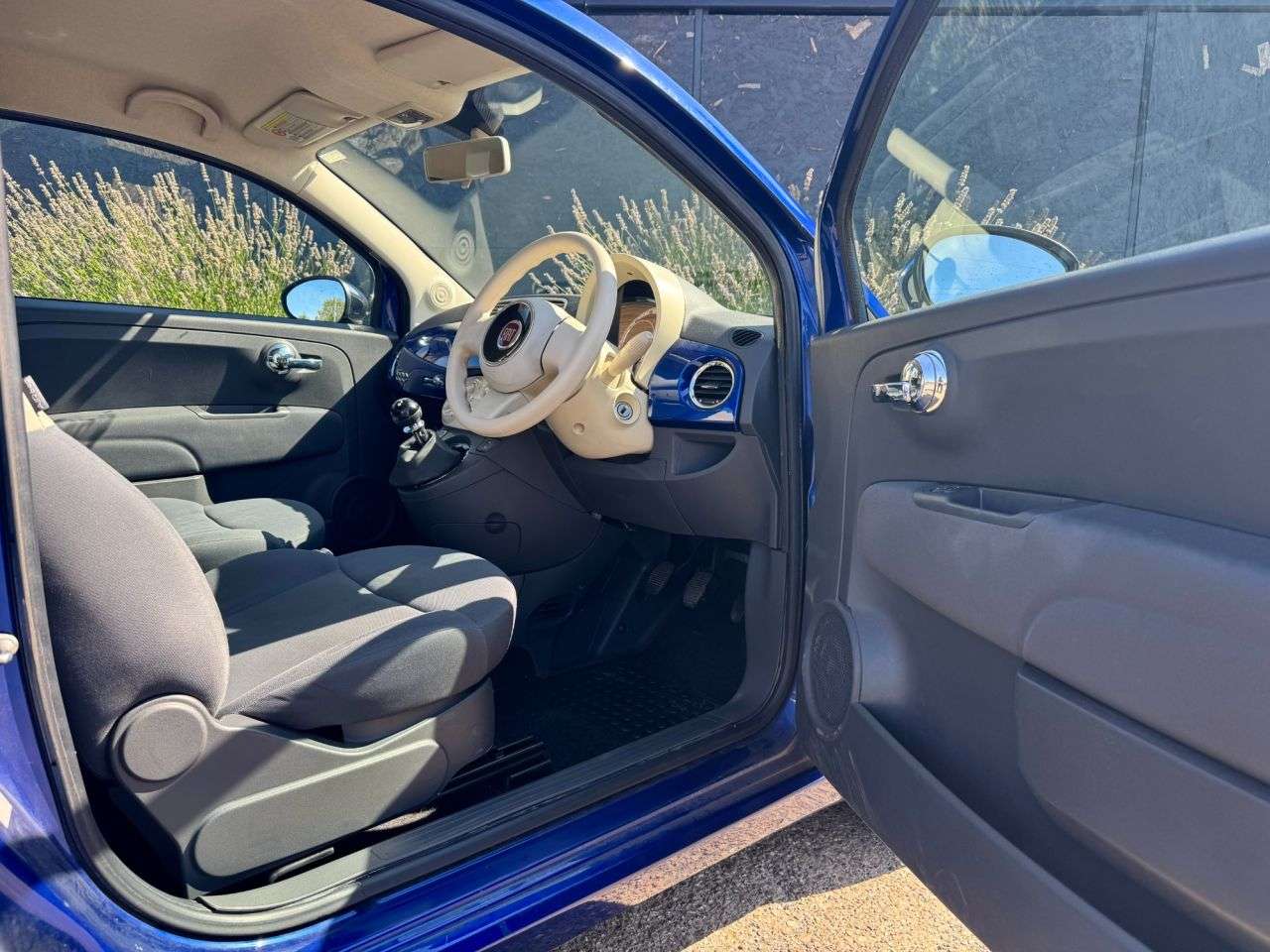 A 2009 FIAT 500 1.2 Pop Hatchback 3dr Petrol Manual Euro 5 (s/s) (69 bhp) A 2009 FIAT 500 1.2 Pop Hatchback 3dr Petrol Manual Euro 5 (s/s) (69 bhp)