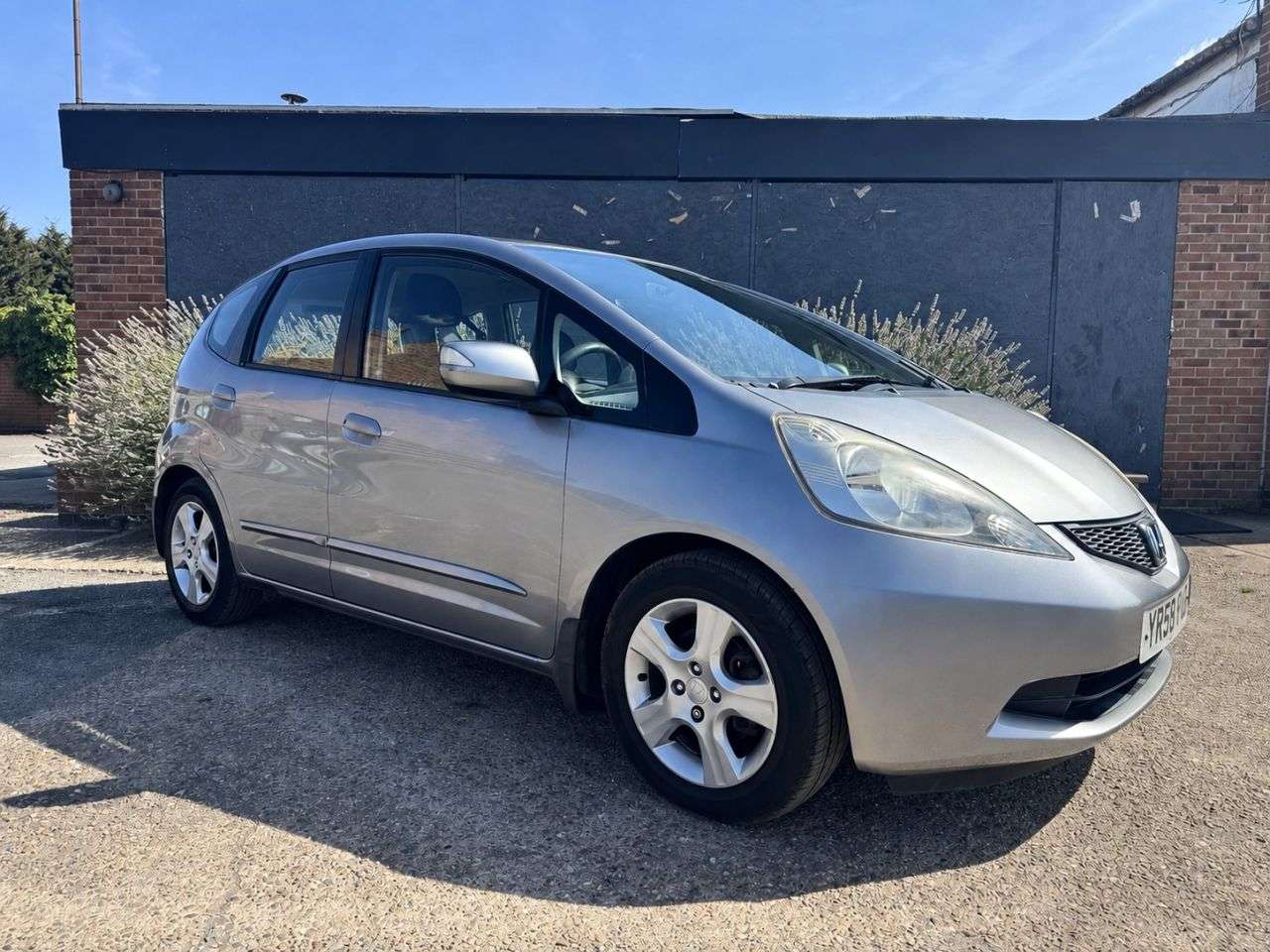 A 2009 HONDA JAZZ 1.4 i-VTEC ES Hatchback 5dr Petrol Manual Euro 4 (100 ps) A 2009 HONDA JAZZ 1.4 i-VTEC ES Hatchback 5dr Petrol Manual Euro 4 (100 ps)