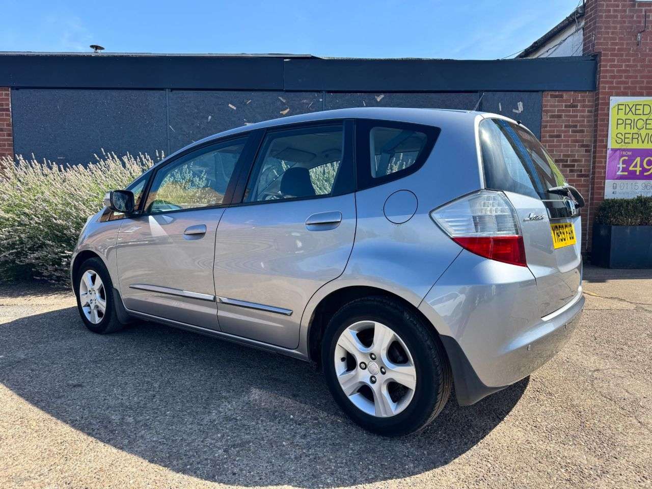 A 2009 HONDA JAZZ 1.4 i-VTEC ES Hatchback 5dr Petrol Manual Euro 4 (100 ps) A 2009 HONDA JAZZ 1.4 i-VTEC ES Hatchback 5dr Petrol Manual Euro 4 (100 ps)