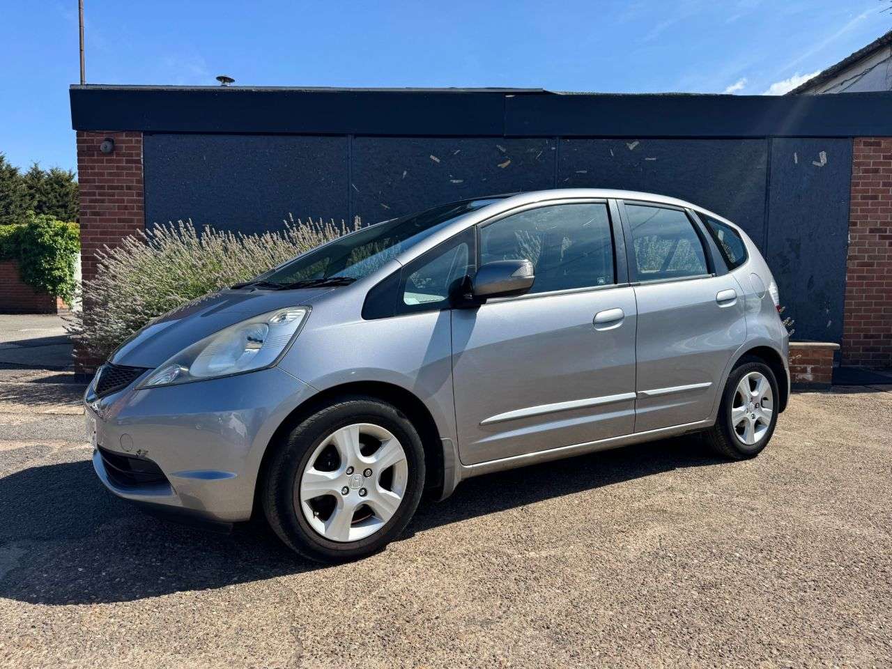 A 2009 HONDA JAZZ 1.4 i-VTEC ES Hatchback 5dr Petrol Manual Euro 4 (100 ps) A 2009 HONDA JAZZ 1.4 i-VTEC ES Hatchback 5dr Petrol Manual Euro 4 (100 ps)