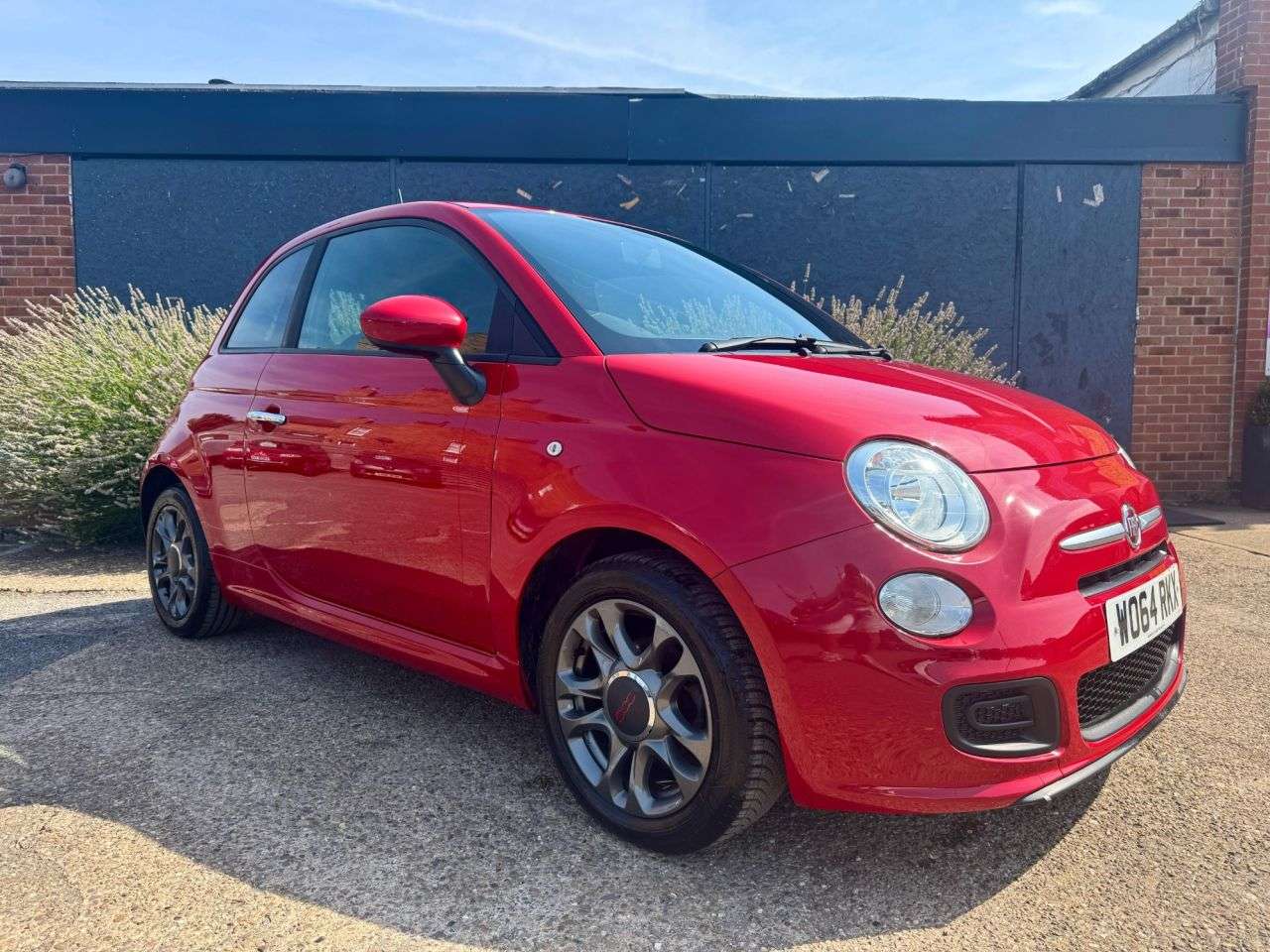 A 2015 FIAT 500 S A 2015 FIAT 500 S