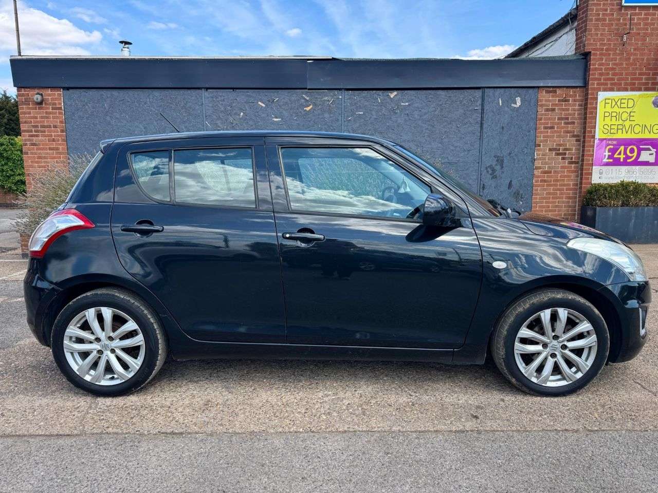 A 2014 SUZUKI SWIFT 1.2 SZ3 Hatchback 5dr Petrol Manual Euro 5 (94 ps) A 2014 SUZUKI SWIFT 1.2 SZ3 Hatchback 5dr Petrol Manual Euro 5 (94 ps)