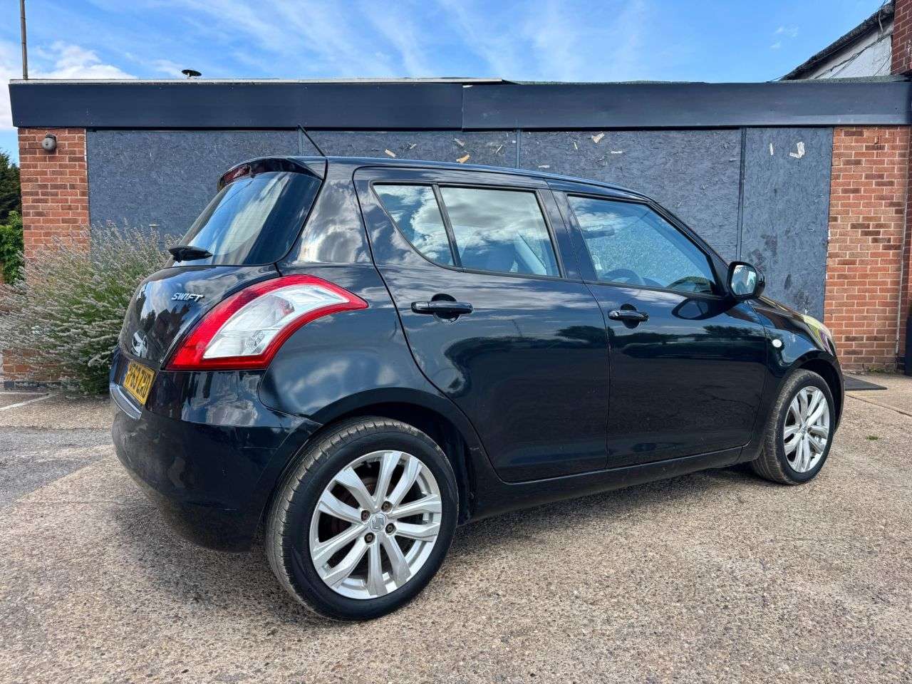 A 2014 SUZUKI SWIFT 1.2 SZ3 Hatchback 5dr Petrol Manual Euro 5 (94 ps) A 2014 SUZUKI SWIFT 1.2 SZ3 Hatchback 5dr Petrol Manual Euro 5 (94 ps)