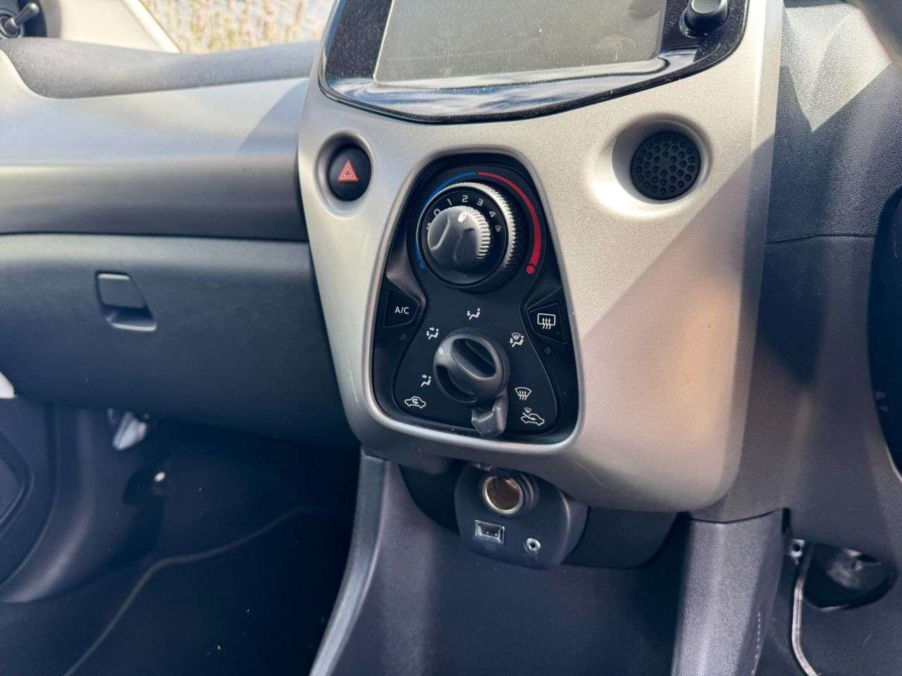 2015 PEUGEOT 108 2015 PEUGEOT 108