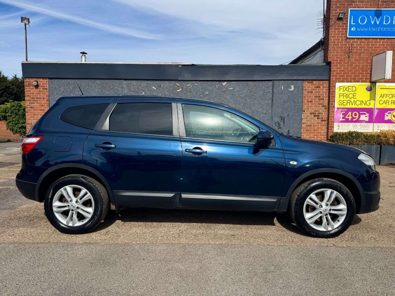 A 2012 NISSAN QASHQAI+2 1.5 dCi Acenta SUV 5dr Diesel Manual 2WD Euro 5 (110 ps) A 2012 NISSAN QASHQAI+2 1.5 dCi Acenta SUV 5dr Diesel Manual 2WD Euro 5 (110 ps)