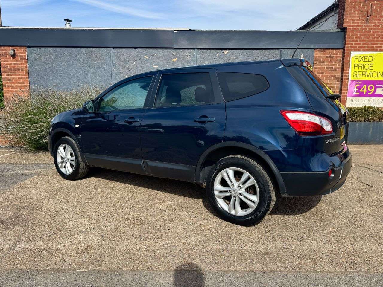 A 2012 NISSAN QASHQAI+2 1.5 dCi Acenta SUV 5dr Diesel Manual 2WD Euro 5 (110 ps) A 2012 NISSAN QASHQAI+2 1.5 dCi Acenta SUV 5dr Diesel Manual 2WD Euro 5 (110 ps)