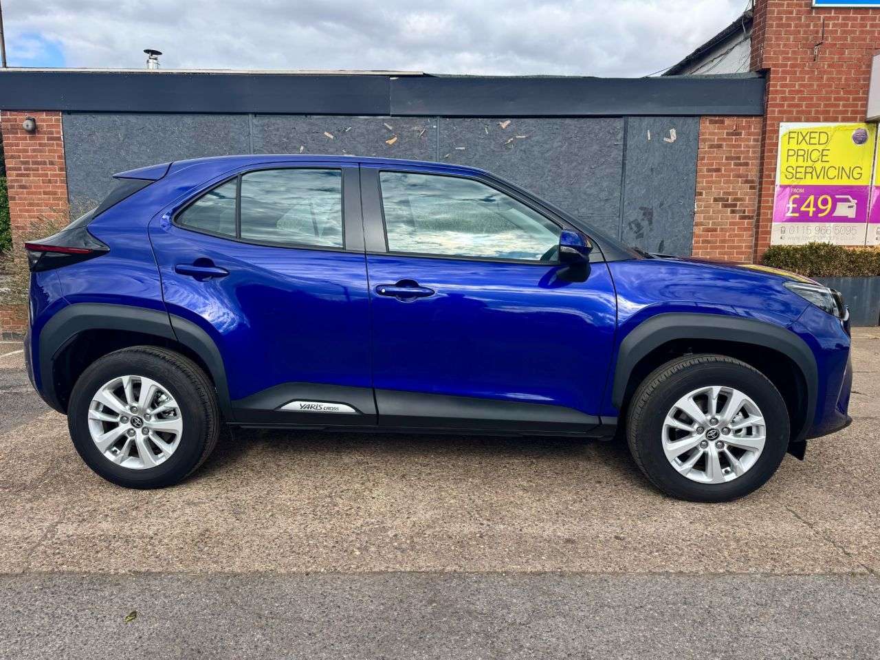 A 2025 TOYOTA YARIS CROSS 1.5 VVT-h Icon SUV 5dr Petrol Hybrid E-CVT Euro 6 (s/s) (116 ps) A 2025 TOYOTA YARIS CROSS 1.5 VVT-h Icon SUV 5dr Petrol Hybrid E-CVT Euro 6 (s/s) (116 ps)
