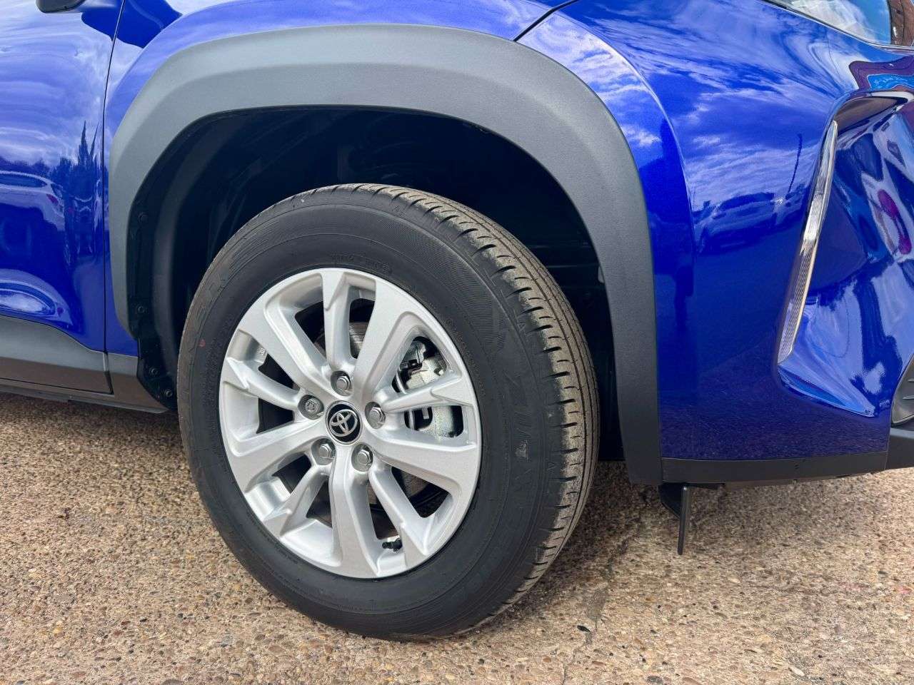 A 2025 TOYOTA YARIS CROSS 1.5 VVT-h Icon SUV 5dr Petrol Hybrid E-CVT Euro 6 (s/s) (116 ps) A 2025 TOYOTA YARIS CROSS 1.5 VVT-h Icon SUV 5dr Petrol Hybrid E-CVT Euro 6 (s/s) (116 ps)